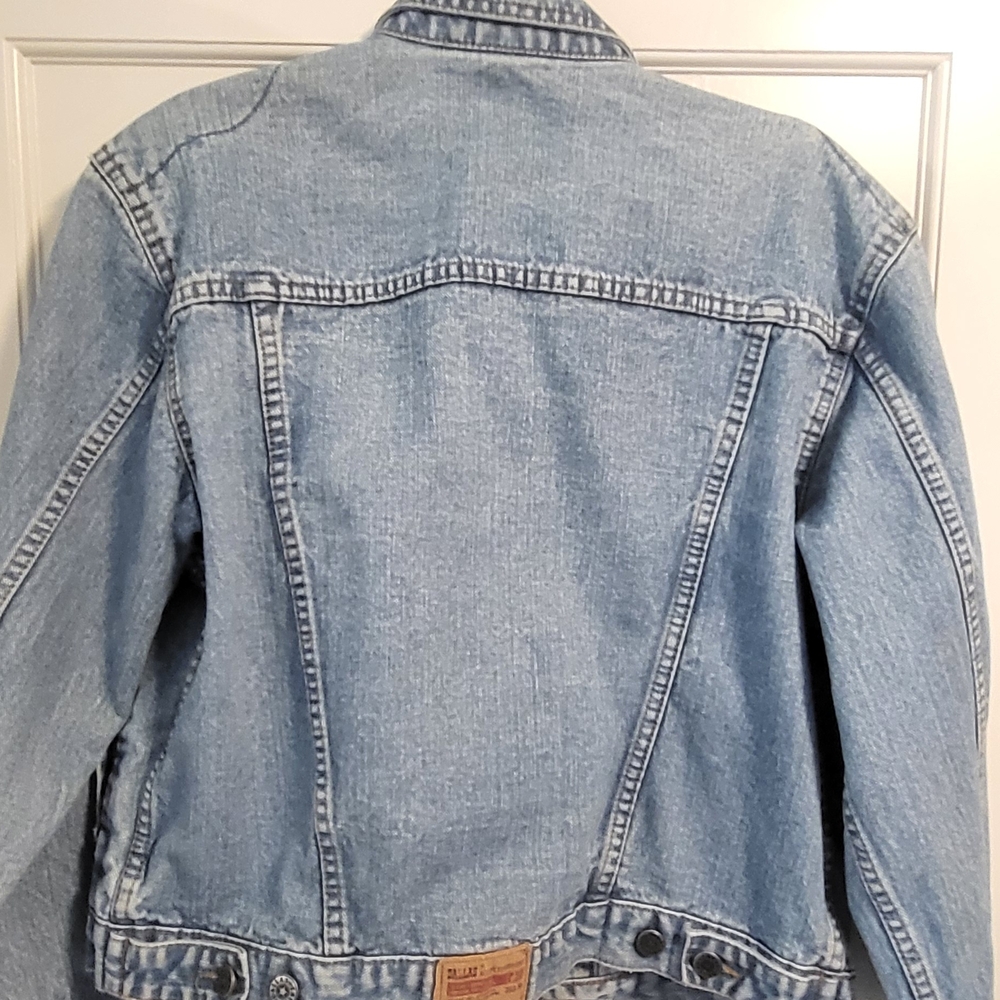 Stylish Light Blue Denim Jacket - Picture 7 of 8